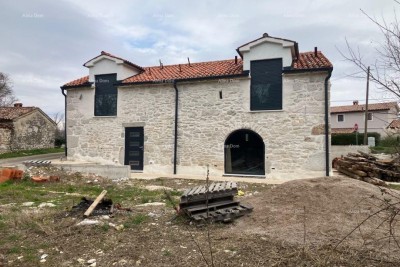 Samostojeca Kamena Kuća na Prodaju