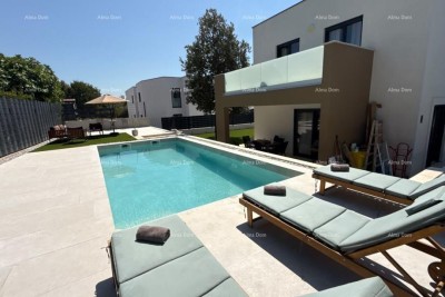 ZWEIETAGENWOHNUNG MIT PRIVATEM POOL UND GROSSEM GARTEN – POREČ