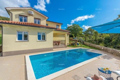 Ferienhaus mit Swimmingpool und großem Garten