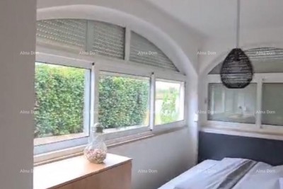 Moderan stan u prizemlju, Karigador, samo 350 m od mora!