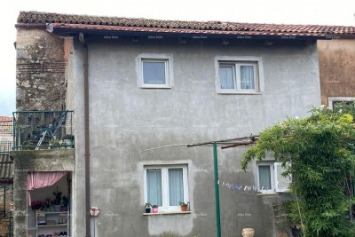 Verkauf eines Hauses mit Nebengebäude und Grundstück, Pula!