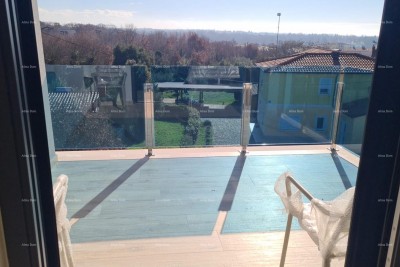 Moderan apartman s parkirnim mjestom i ostavom u bloku F, u blizini Umaga!