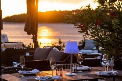 ROVINJ, Prodaje se uhodan restoran uz more (najam prostora)