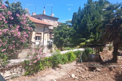Pula, Stoja – samostojeća kuća s tri stana