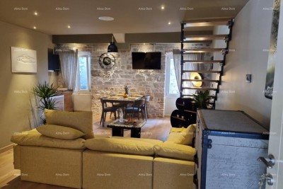 Prodaja - Elegantno uređen dvoetažni stan u staroj jezgri grada, Rovinj!