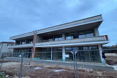 Verkauf - Wohnung in Neubau mit zwei Parkplätzen, Rovinjsko selo!