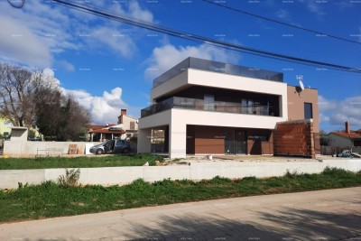 Dugoročni najam- villa s bazenom, Galižana!