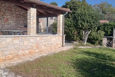 Blizina grada Umaga. Prodaje se duplex kuća, 123.65 m2 na samoj obali mora, 10 metara do mora.