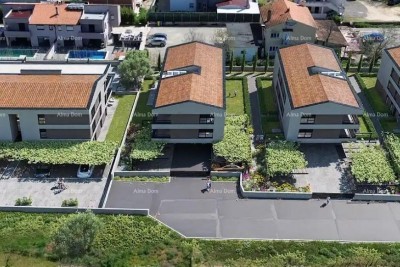 Prodaja stanova u modernoj novogradnji s bazenom,  blizu Fažane