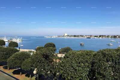 Umag, Pogled na more!!! Moderan stan u centru Umaga – 50 m od mora