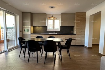 Prodaja - Luksuzno stanovanje v novogradnji, le 15 m oddaljeno od morja! Umag!