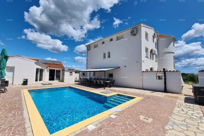 Zu verkaufen: Haus mit Schwimmbad – Valtura