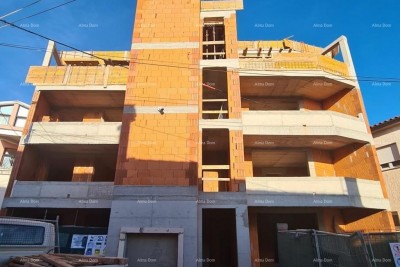 Prodaja - stan s terasom u izgradnji, novi stambeni objekt, Ližnjan!