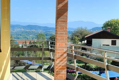 Doppelhaus in Pazin mit Blick auf den Učka-Berg