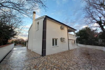 Verkauf eines Hauses mit zwei separaten Wohneinheiten, Šišan!