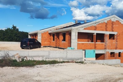 Zu verkaufen: Duplexhaus in ruhiger Wohngegend nahe Vodnjan.
