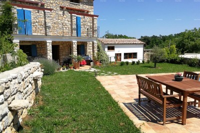 Labin okolica, Kamena hiša s bazenom in veliko parcelo
