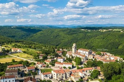 Grundstück zu verkaufen – Tinjan, Zentrale Istrien, 4168 m² (3197 m² Bauland)