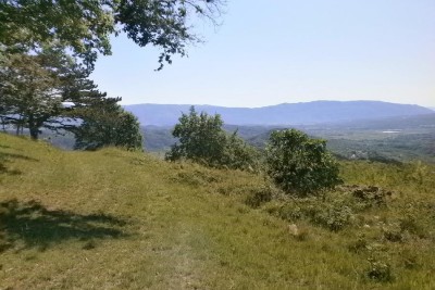 Gračišće zemljište za gradnju vila! na zemljištu stara mala crkva!