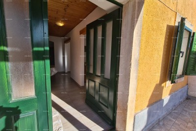 Prodaja - Prelijepa, renovirana istarska kuća u centru, Marčana!
