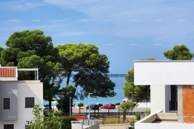 Fažana! Dvojna kuća s garažom u neposrednoj blizini mora i plaža!