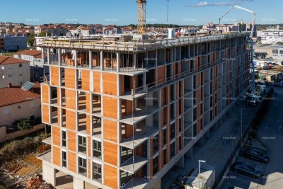Pula! Mehrfamilienhaus, modernes Gebäude mit Aufzug. Wohnung mit Parkplatz und Abstellraum. S52
