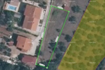 Gradevinsko zemljiste 750m2 u Galižani.