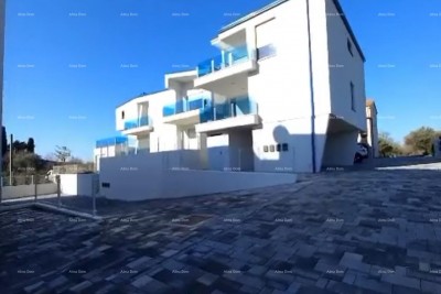 Moderen apartma v bloku E s parkirnim mestom in shrambo, blizu Umaga!