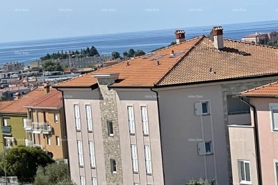 Prodaja dvoetažnog stana s pogledom na more i zajedničkim bazenom, Novigrad.