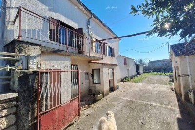 Prodaja kamene kuće sa dvorištem i stajom, blizina Kanfanara!