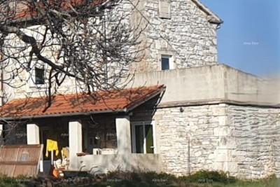 BARBAN – okolica | Vrstna hiša z vrtom na mirni lokaciji