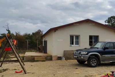 Prodamo veliko gradbeno zemljišče s projektom za gradnjo vile, Svetvinčenat