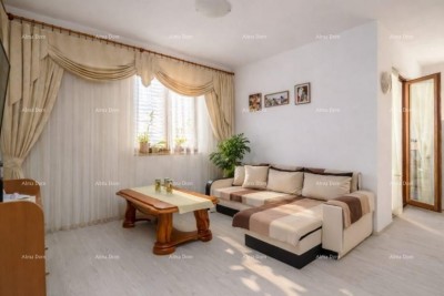 Rovinj – nekretnina s dva stana  s pogledom na more i parkirnim mjestom