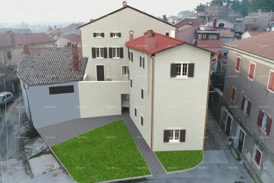 Prodaja kuće za  renovaciju s projektnom dokumentacijom za izgradnju 7 stambenih jedinica, centar, Žminj!