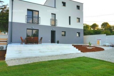 Moderna kuća s bazenom u Puli, samo 1500 m od mora