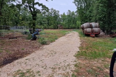 Prodaje se građevinsko zemljište od 1236 m², s građevinskom dozvolom i projektom, Brtonigla