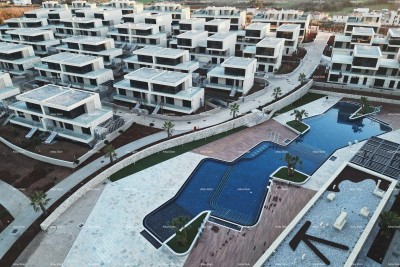 UMAG, Samostojeća vila u luksuznom resortu! Pogled na more! V13