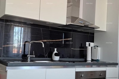 Prodaje se lijep stan u Puli – 33.20m². Blizina Caffe bara