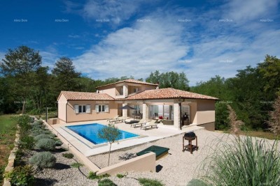 Eine Villa mit Swimmingpool zum Verkauf, in der Nähe von Labin
