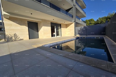 Verkauf einer Wohnung in einem Neubau mit Pool, Garten von 90 m² und zwei Parkplätzen, Medulin!