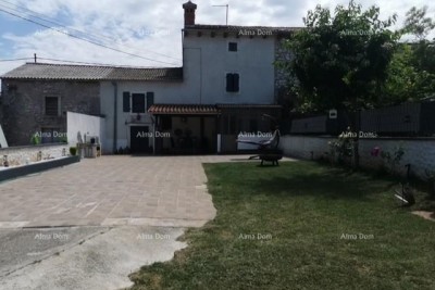 Na prodaju: šarmantna istarska kuća s prostranim dvorištem – Valtura