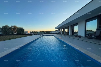 Verkauf - Neu gebaute Erdgeschosswohnung mit Pool und zwei Apartments, Umgebung von Labin!