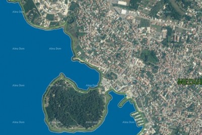 Atraktivno gradbeno zemljišče 50 m od morja v Medulinu – ustvarite svoj raj blizu obale!