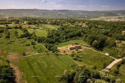 Istarsko imanje sa pogledom na Učku u Kršanu