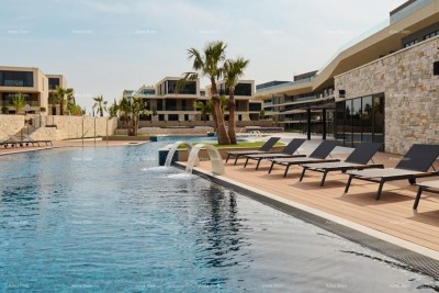 Luksuzni resort s krovnim infinity bazenom!