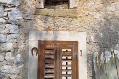 Prodaja istarske kamene kuće za renovaciju, uporabna dozvola, Kršan!
