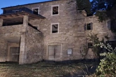 Zwei Steinhäuser zur Renovierung mit großem Grundstück – Motovun