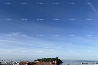 ROVINJ – prodaja stana s pogledom na more, garažom i parkirnim mjestom.