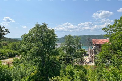 TRGET, BAUGRUNDSTÜCK – 924 m² MIT TEILWEISEM MEERBLICK