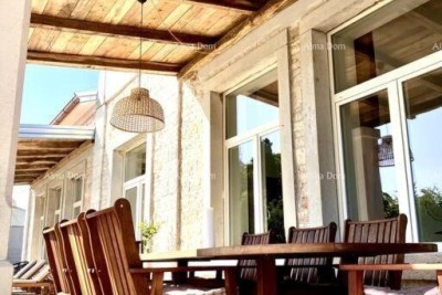 Prodamo lepo in moderno hišo, Poreč